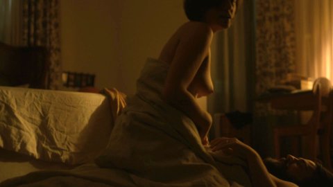 Elisabeth Moss - Erotic Scenes in Top of the Lake s02e06 (2017)