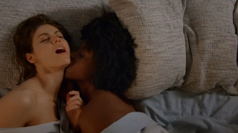 Alexandra Daddario, Kirby Howell-Baptiste - Erotic Scenes in Why Women Kill s01e02 (2019)