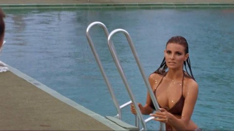 Raquel Welch, Christine Todd - Erotic Scenes in Lady in Cement (1968)