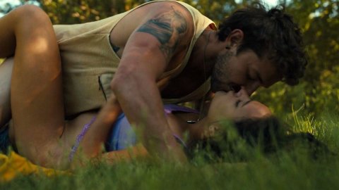 Sasha Lane - Erotic Scenes in American Honey (2016)