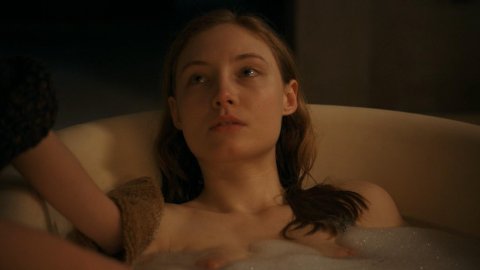 Julia Roy - Erotic Scenes in Never Ever (2016)