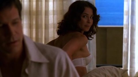 Julie Warner - Erotic Scenes in Nip/Tuck s01e09 (2003)