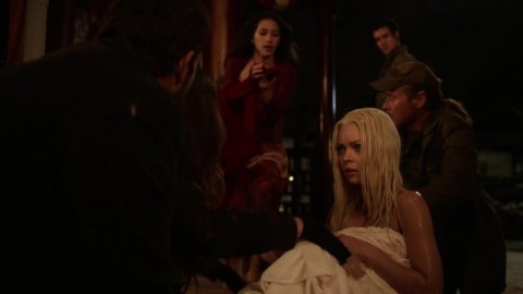 Scarlett Byrne - Erotic Scenes in Falling Skies s04e07 (2014)