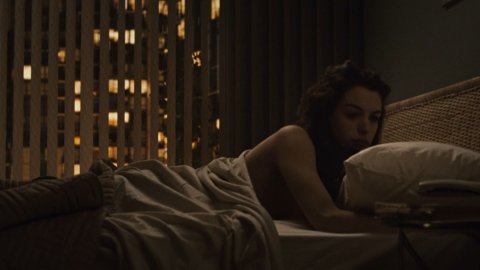 Anne Hathaway - Erotic Scenes in Passengers (2008)