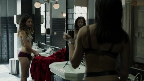 Maria Pedraza, Alba Flores - Erotic Scenes in Money Heist s01e10 (2017)