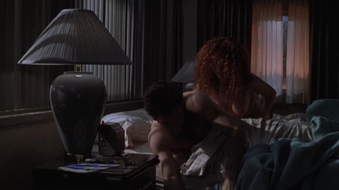 Maria Bello, Amanda Kravat - Erotic Scenes in Duets (2000)