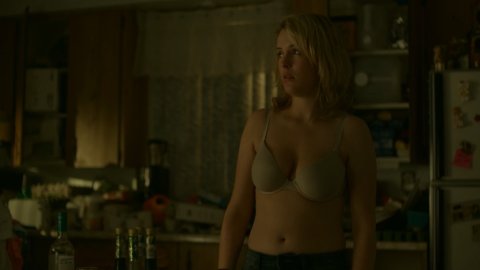 Charlotte Aubin - Erotic Scenes in Crème de menthe (2017)