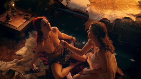 Lucy Lawless, Jaime Murray - Erotic Scenes in Spartacus s01e01 (2011)