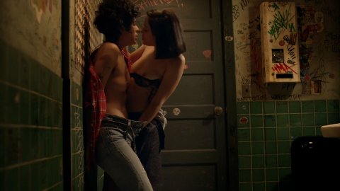 Mishel Prada, Roberta Colindrezs - Erotic Scenes in Vida s02e10 (2019)