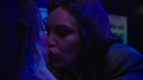 Jennifer Grey, Beth Stelling - Erotic Scenes in Red Oaks s02e06 (2016)