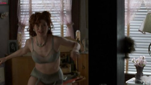 Debra Messing - Erotic Scenes in A Walk in the Clouds (1995)