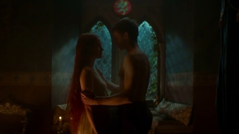 Daisy Ridley, Naomi Watts - Erotic Scenes in Ophelia (2019)