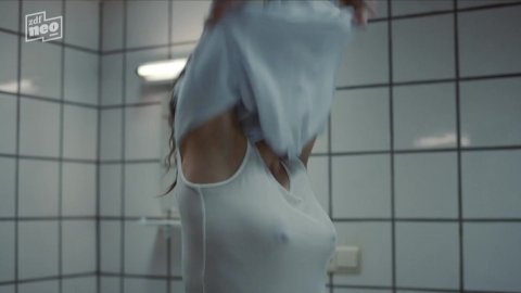 Veerle Baetens - Erotic Scenes in Tabula Rasa s01 (2017)