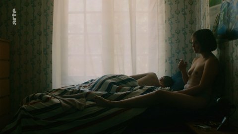 Nina Lombardo - Erotic Scenes in Pendant que les champs brûlent (2018)