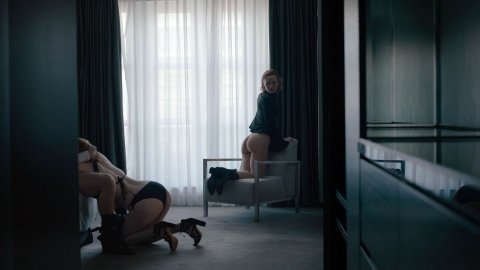 Louisa Krause, Gillian Williams - Erotic Scenes in The Girlfriend Experience s02e01 (2017)