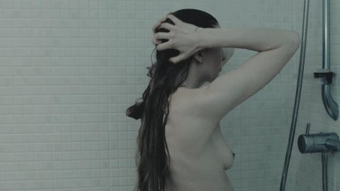 Anna Dawson - Erotic Scenes in The Creature Below (2016)