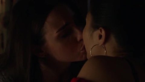 Allison Scagliotti, Anna Akana - Erotic Scenes in Stitchers s03e04 (2017)