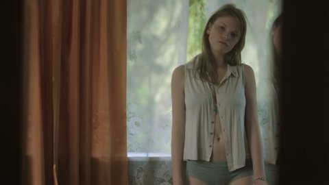 Elina Vaska - Erotic Scenes in Mellow Mud (2016)