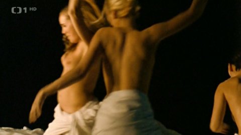 Lucie Vondrackova, Barbora Seidlova, Martina Klirova - Erotic Scenes in Snowboarďáci (2004)