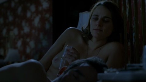 Barbara Ruiz-Tagle, Annie Fink - Erotic Scenes in Broken Panties (2018)