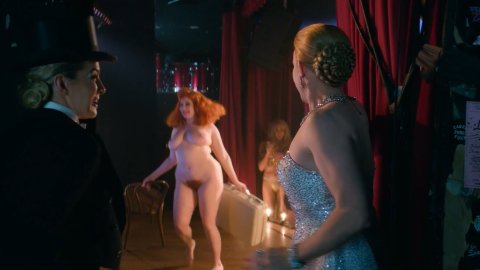 Geena Davis, Kasia Szarek - Erotic Scenes in GLOW s03e09 (2019)