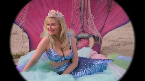 Kirsten Dunst - Erotic Scenes in On Becoming a God in Central Florida s01e07 (2019)