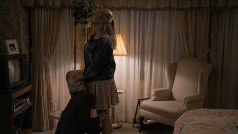 Kirsten Dunst - Erotic Scenes in On Becoming a God in Central Florida s01e04 (2019)