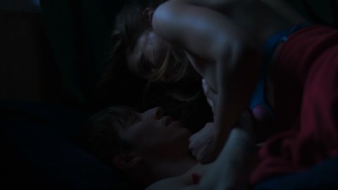 Jessica Rothe, Kathleen Rose Perkins - Erotic Scenes in Juveniles (2018)