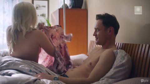 Katarzyna Zielinska, Dominika Pasternak - Erotic Scenes in Zawsze warto s01e04 (2019)