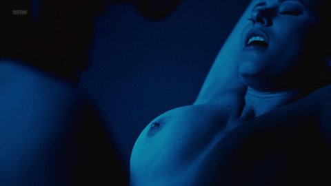 Louise Clos, Raquel Rocha - Erotic Scenes in The Mechanism s01e02 (2018)