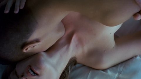 Kirsten Dunst - Erotic Scenes in Crazy/Beautiful (2001)