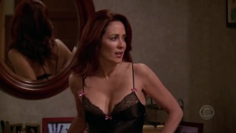 Patricia Heaton - Erotic Scenes in Everybody Loves Raymond s09e14 (2004)