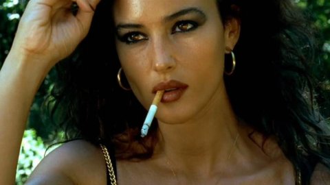 Monica Bellucci - Erotic Scenes in Dobermann (1997)