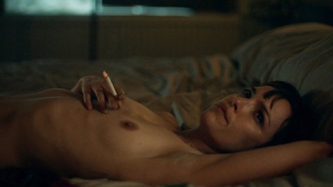 Jodi Balfour - Erotic Scenes in Rellik s01e05 (2017)